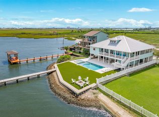 9680 Airways Ln, Galveston, TX 77554