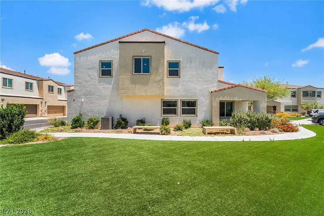 3 bed, 2.5 bath, 1473 sqft, $1,800 — Photo 2