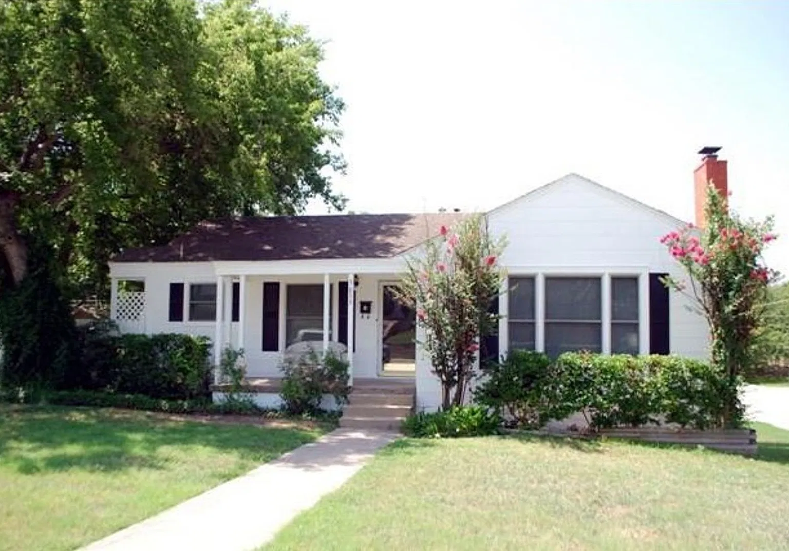 Available Now - Charming Fort Worth Cultural District Home With Hardwood Floors, Cozy Fireplace &... — Photo 1
