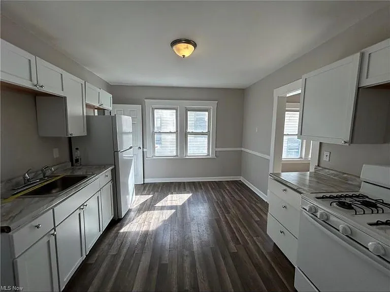 3327 W 88th St #UP — Photo 11