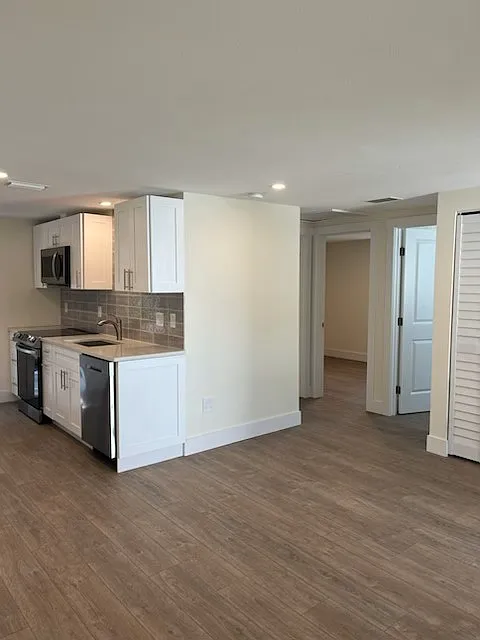 2 bed, 650 sqft, $1,900 — Photo 3