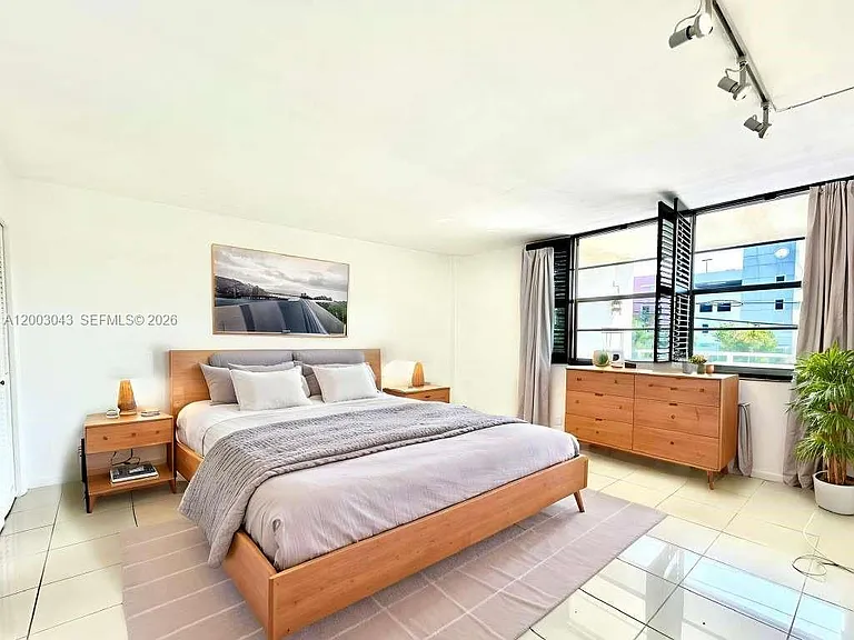 9500 W Bay Harbor Dr #2G — Photo 4