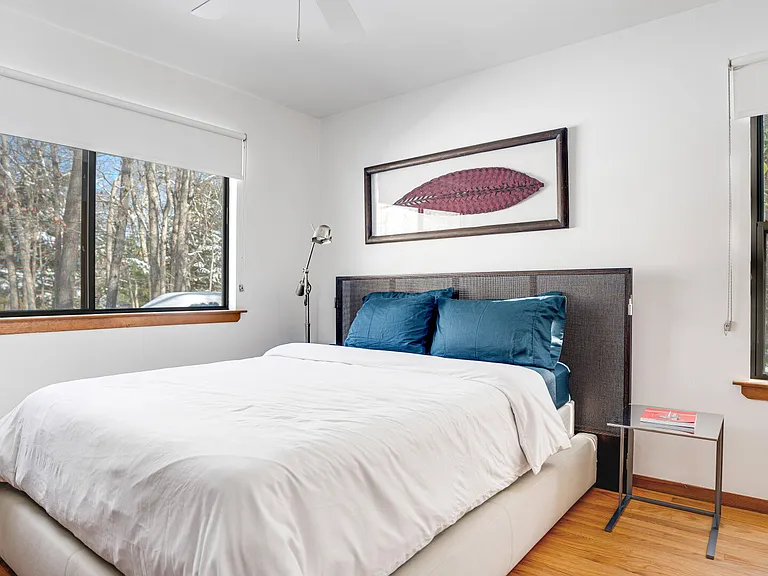 10 Wooded Oak Ln — Photo 12