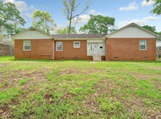 16 Rambling Rd, Palestine, TX 75801