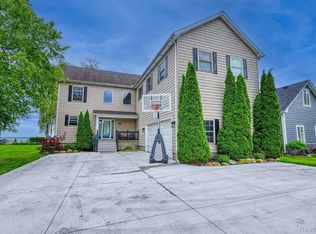 47890 Harbor Dr, Chesterfield, MI
