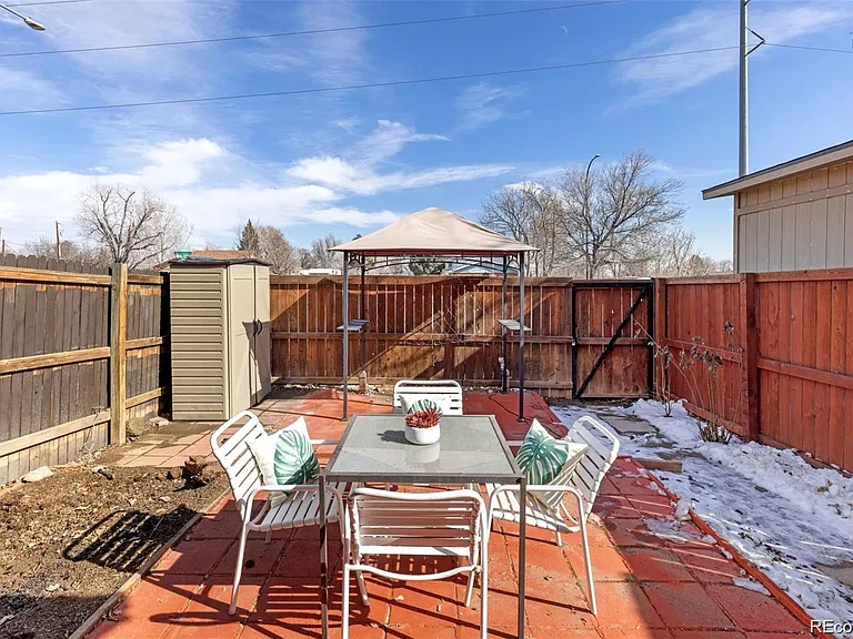 11614 Pearl St — Photo 2