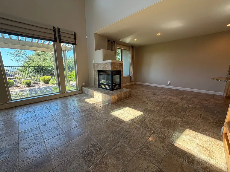 1014 Gamay Dr — Photo 28