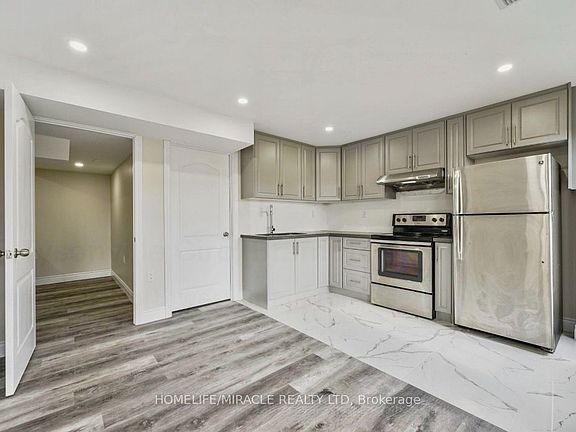 3rd image of 18 Tysonville Cir #Basement