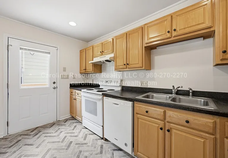 4535 Dawnwood Dr — Photo 7