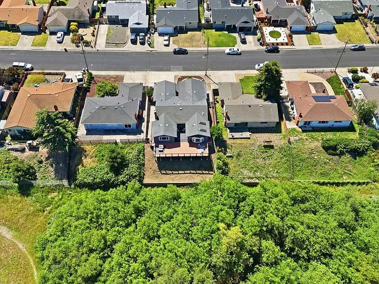2269 Cypress Ave — Photo 33