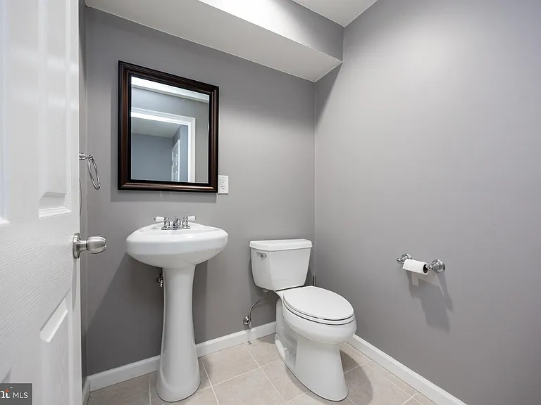 253 Fairfield Cir W — Photo 19