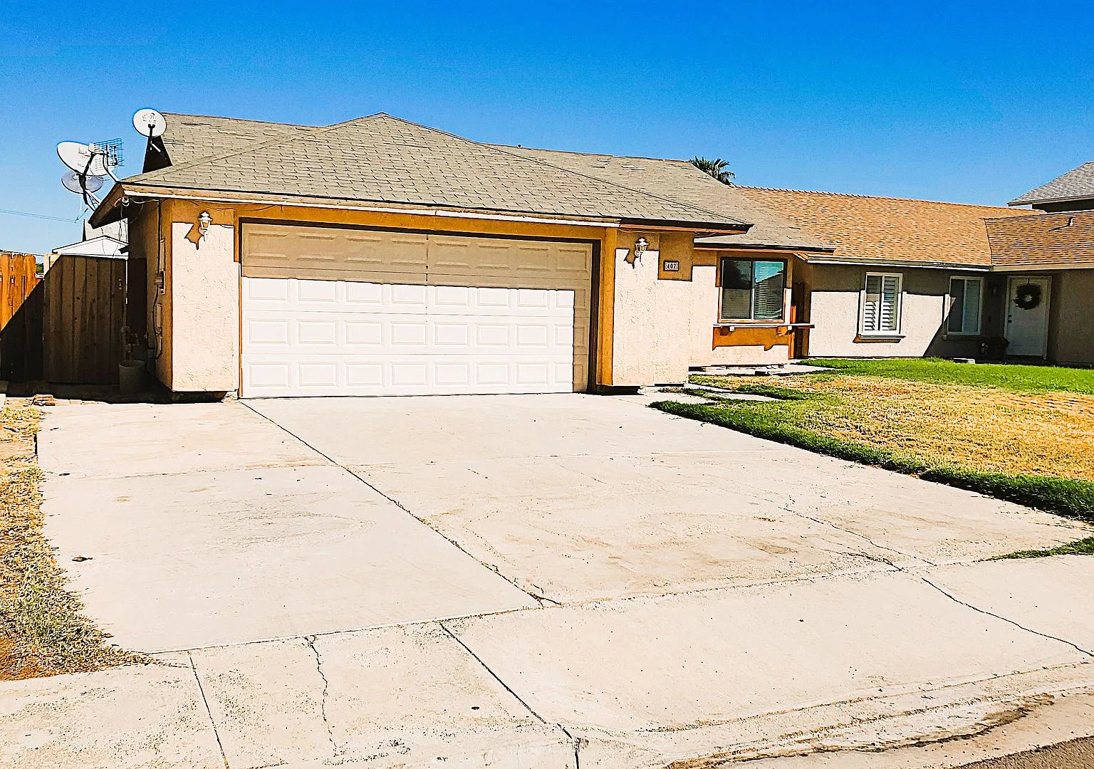 Beautiful 3-Bedroom Home For Rent In Imperial, Ca Clean, Comfortable, And Well-Maintained This Ch... — Photo 2