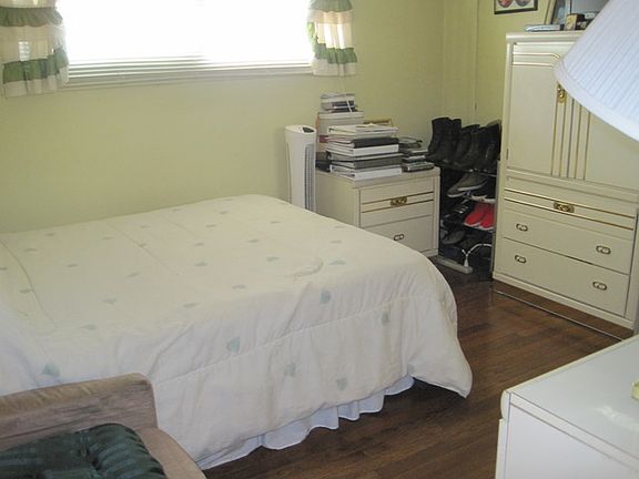 5th image of 7175 Hamlin Ave