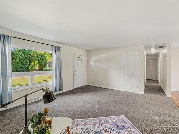 4th image of 1937 S Mackenzie Ln