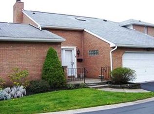 19 Wellington Ct, Williamsville, NY 14221