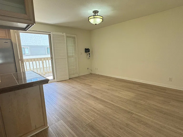210 S Juanita Ave #D — Photo 8