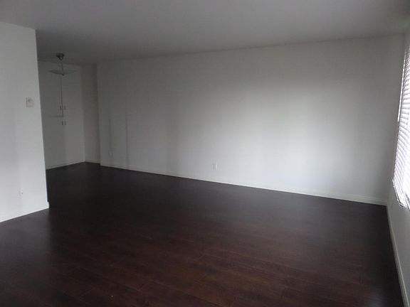5th image of 1901 6th St APT 306