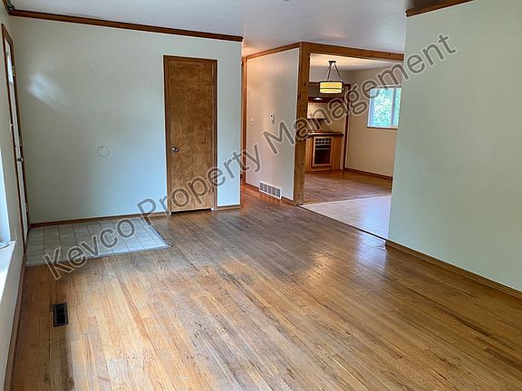 5th image of 1400 Hillcrest Dr