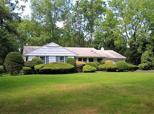 5 Salem Ridge Dr, Huntington, NY 11743