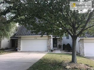 256 NE Edgewater Dr, Lees Summit, MO 64064