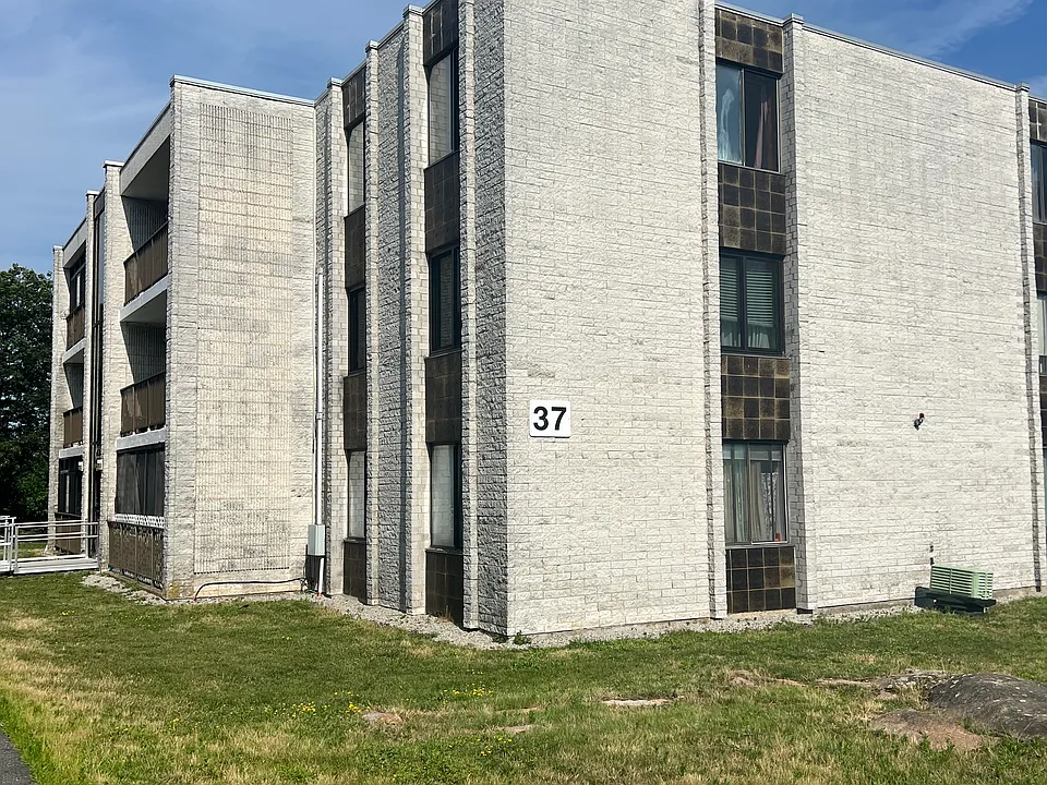 37 Skyline Dr #11