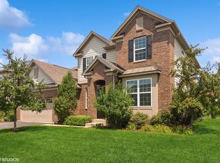 12 Andrew Ln, Hawthorn Woods, IL 60047