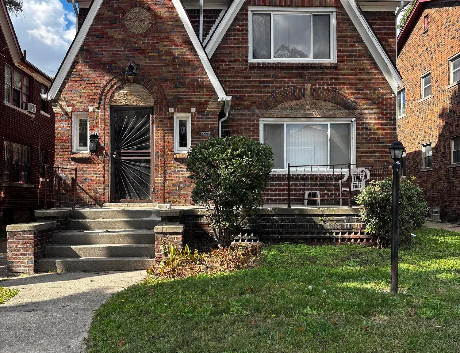 2 bed, 1.5 bath, 1205 sqft, $1,350 — Photo 1