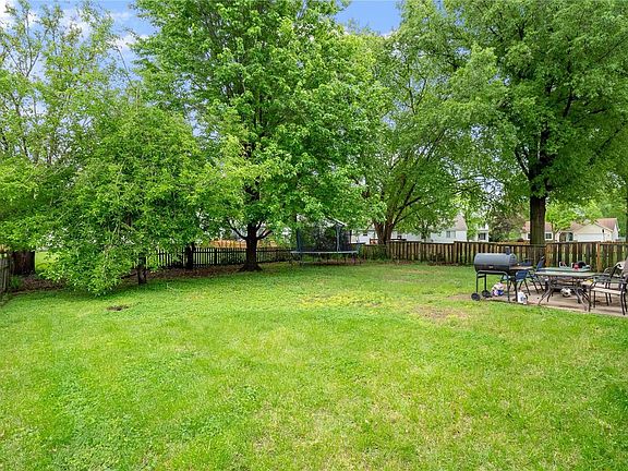 2nd image of 1913 Acorn Trail Dr