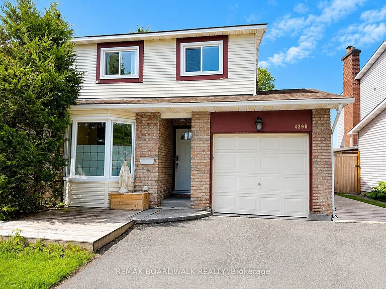 4396 Whittaker Cres — Photo 2