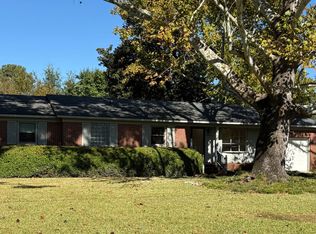 3827 Sylvan Dr, Wilmington, NC 28403