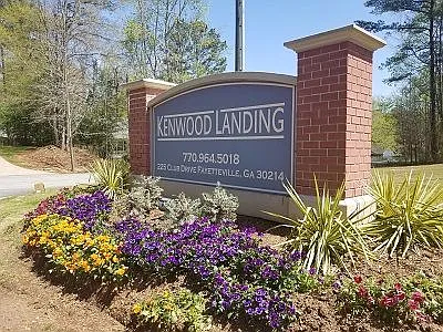 Kenwood Landing — Photo 19