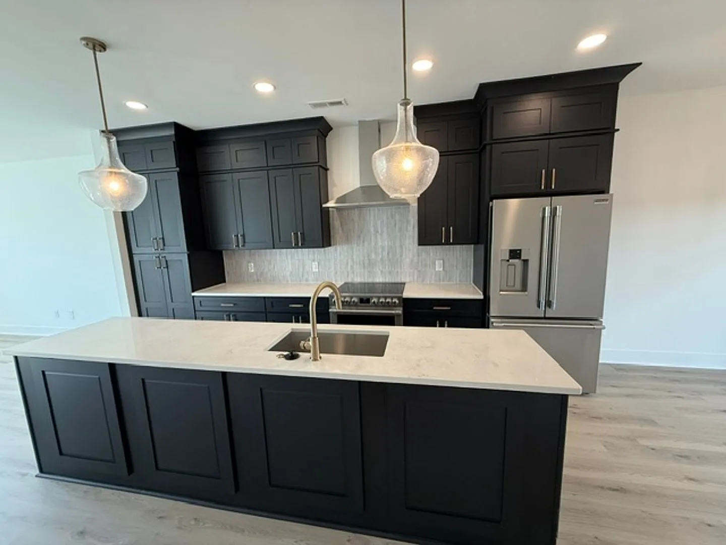 2 BR/2.5BA | Modern Townhome| 2-Car Garage + rooftop terrace — Photo 4
