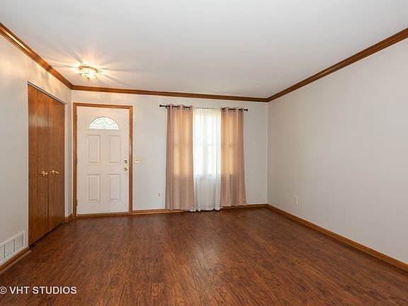 2nd image of 1090 Emerald Dr