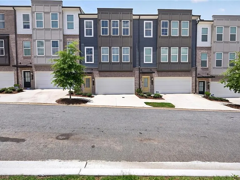 1445 Creekside Cir NW — Photo 3
