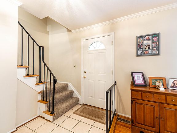 3rd image of 21557 Canterbury Ave
