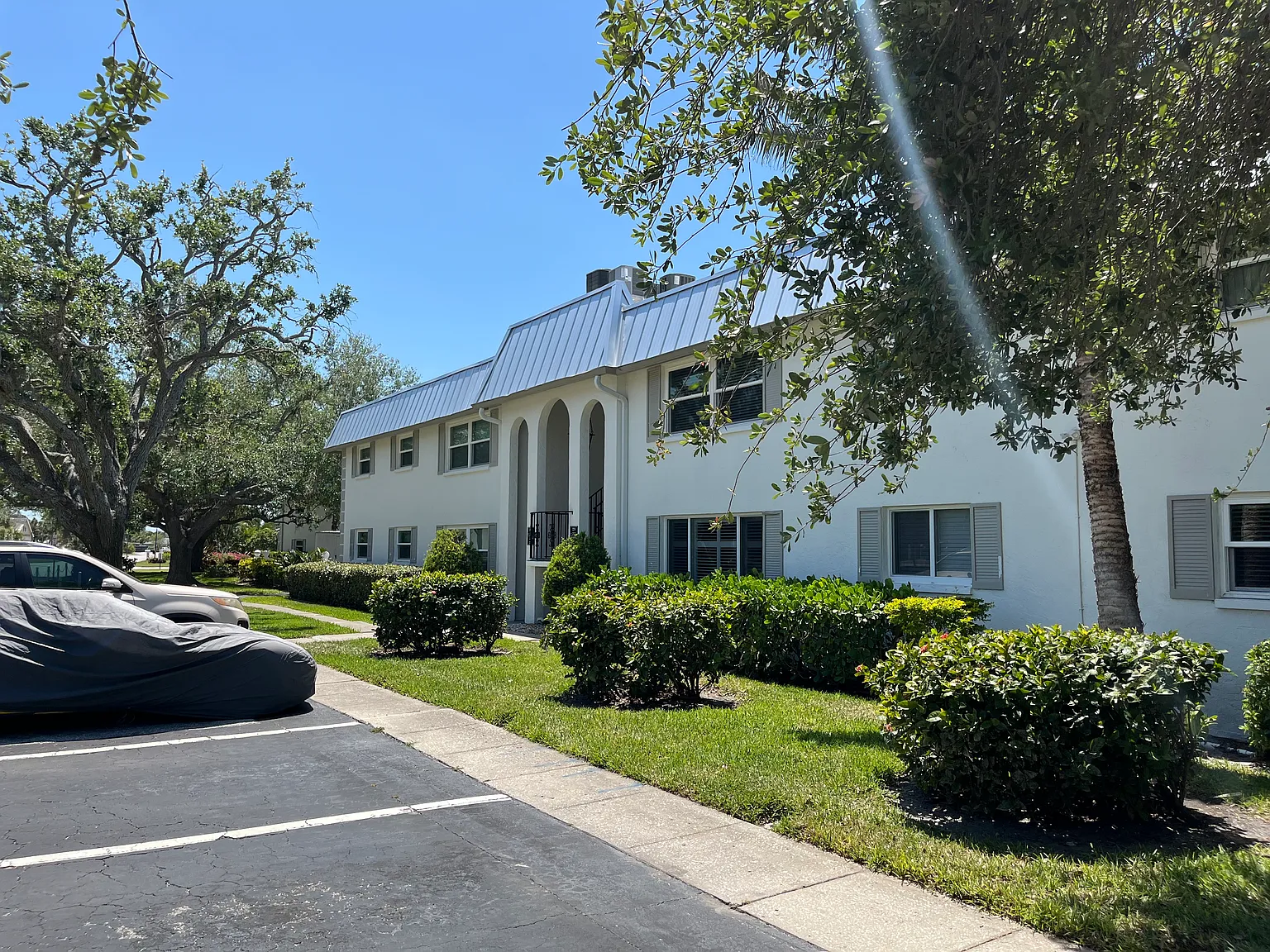 5800 Hollywood Blvd — Photo 1