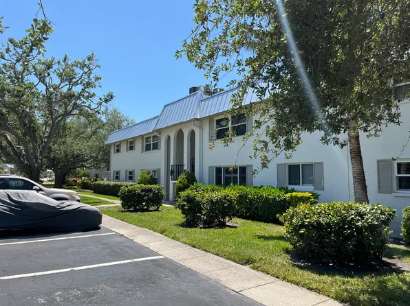 5800 Hollywood Blvd APT 323, Sarasota, FL 34231