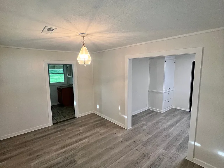 112 Rose Ave — Photo 4
