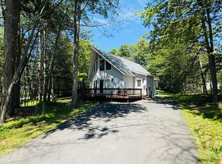 4204 Hickory Rd, Tobyhanna, PA 18466