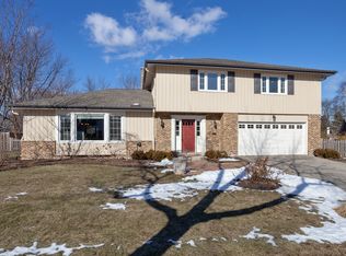 1840 Ellendale Dr, Northbrook, IL 60062