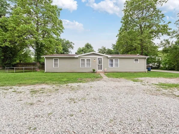 304 W Vine St, Mitchell, IN 47446