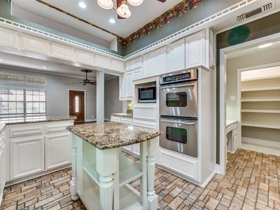908 McCoy Dr, Irving, TX, 75062