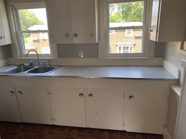 45 Maple St APT 3, Farmington, NH 03835