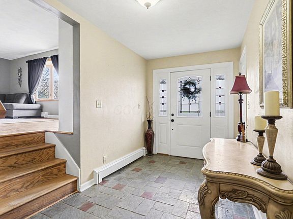 3rd image of 3055 Meadowbrook Dr NE
