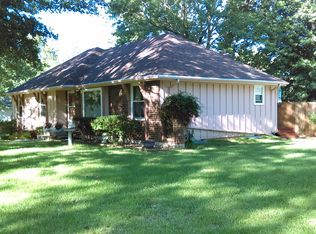 2101 SW Morningside Dr, Blue Springs, MO 64015