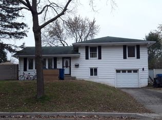 2352 Wellswood Curv, Bloomington, MN 55431