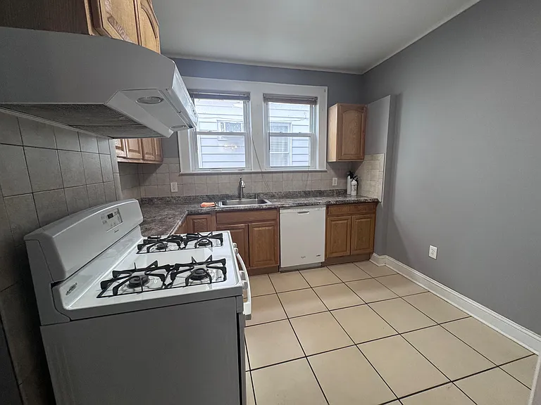 742 Pennington St #1 — Photo 11