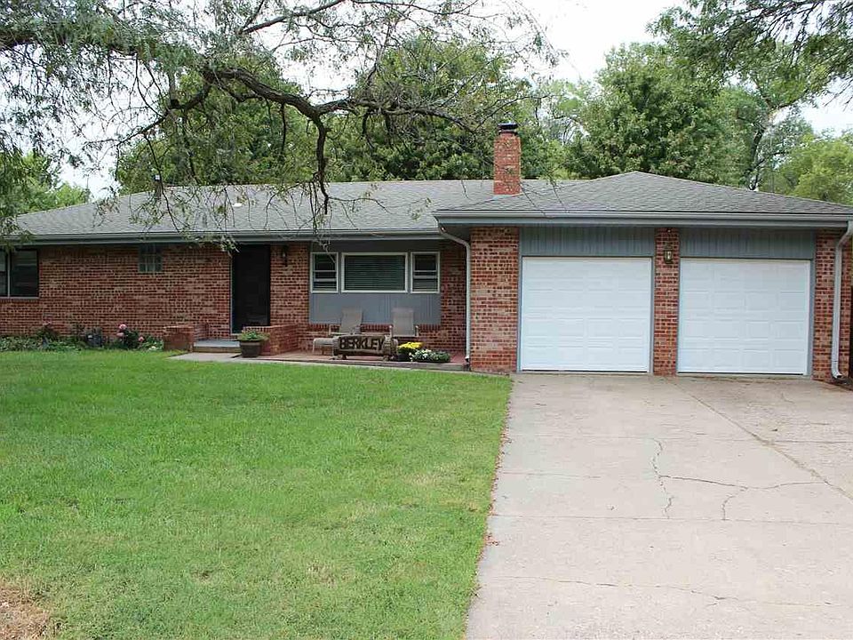 1st image of 4 Hillcrest Dr