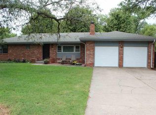 4 Hillcrest Dr, Hutchinson, KS 67502