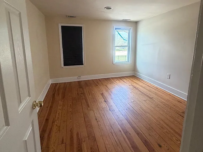 242 S Carroll St — Photo 10